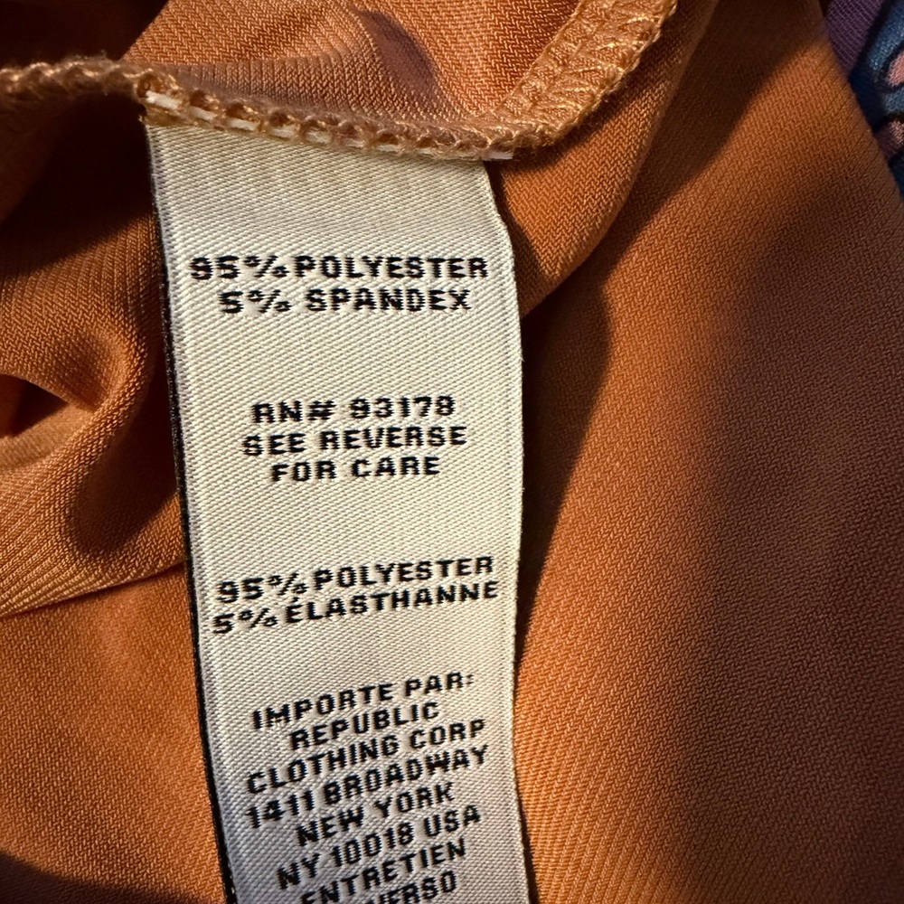 Carmen Marc Valvo Burnt Orange V-Neck Blouse - Picture 6 of 6